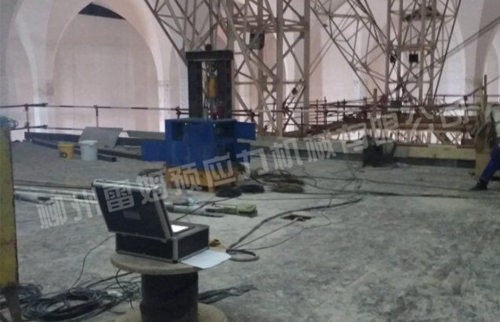 阿尔及利亚大清真寺项目祈祷大厅施工平台提升