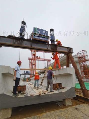 2020年8月17日，南京侯家塘施工项目部，采用了我公司数控提升泵站、控制系统、数控液压提升千斤顶。