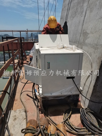 2021年6月8日，四川嘉泰奇建筑工程有限公司重庆市大渡口区白居寺长江大桥项目部，采用了我公司TS200C-200型提升顶4台、CDY14-1C数控提升泵站4台。