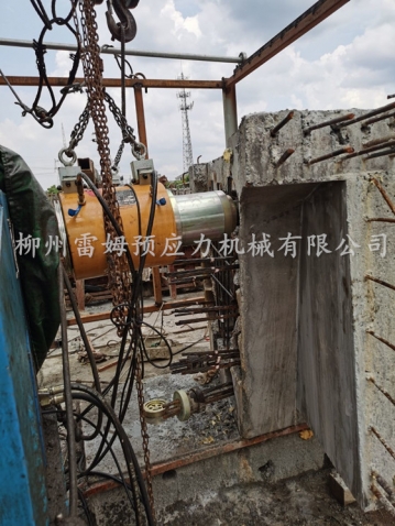 2021年9月19日，江西川盛建材制造有限公司宜春市袁州区西村制梁场高速扩建，采用了我公司150吨内卡顶。